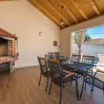 Stunning Home In Galovac With Kitchen