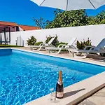 Cozy Home In Sukosan With Outdoor Swimming Pool