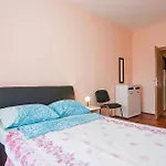 Lovely Apartment In Posedarje With Kitchen