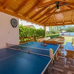 4 Bedroom Awesome Home In Pristeg