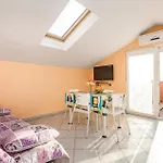 Amazing Apartment In Povljana With Jacuzzi
