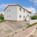 Beautiful Apartment In Vir With Wifi