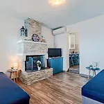 1 Bedroom Cozy Home In Potomje
