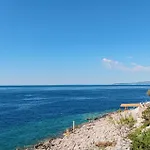 1 Bedroom Cozy Home In Potomje