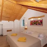 Awesome Home In Mikulina Luka