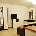 Apartments Oasis - 50 M From The Sea