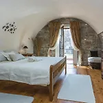 Gorgeous Home In Benkovac With Wifi