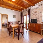 4 Bedroom Nice Home In Lisane Tinjske