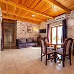 2 Bedroom Cozy Home In Lisane Tinjske