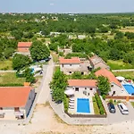 2 Bedroom Cozy Home In Lisane Tinjske