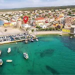 Awesome Apartment In Razanac With Wifi