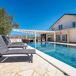 Gorgeous Home In Vrsi With Wifi