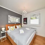 Mm Luxury Apartments Gold & Rubin