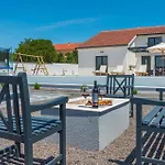 Beautiful Home In Skabrnja With Wifi