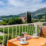 Cozy Apartment In Slano With Kitchen
