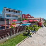 Nice Home In Turanj With Jacuzzi