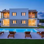 Stunning Home In Vrsi With Kitchen