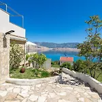 1 Bedroom Stunning Apartment In Bosana