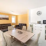 Stunning Home In Zemunik Donji With Kitchen