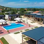 12 Bedroom Nice Home In Drage