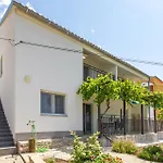 Amazing Apartment In Vlasici With Kitchen