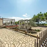 Cozy Apartment In Vir With House A Panoramic View