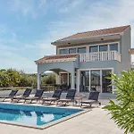 Nice Home In Sreser With Jacuzzi