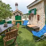 Gorgeous Apartment In Blace With Wifi
