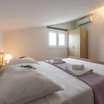 Beautiful Apartment In Vrsi With Kitchen