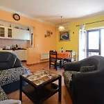 Gorgeous Apartment In Racisce With Kitchen