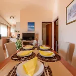 Cozy Apartment In Vir With Kitchen