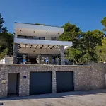 Amazing Home In Slivno With Kitchen