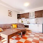 Amazing Home In Kuna With Kitchen
