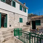Amazing Home In Kuna With Kitchen