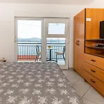 Beautiful Apartment In Klek With Wifi