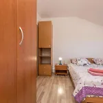 3 Bedroom Amazing Apartment In Banjevci