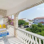 Amazing Apartment In Vir With Wifi