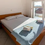 Nice Apartment In Klek With Kitchenette