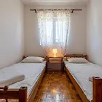 Cozy Apartment In Privlaka With Kitchen
