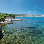 Cozy Apartment In Starigrad Paklenica With Wifi