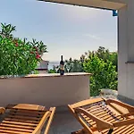 Amazing Home In Zdrelac With House Sea View