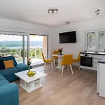 2 Bedroom Amazing Apartment In Klek