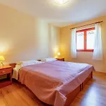 2 Bedroom Cozy Apartment In Vrsi