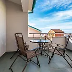 1 Bedroom Nice Apartment In Razanac