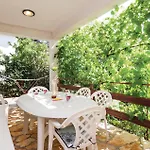 Lovely Apartment In Rovanjska With Kitchen
