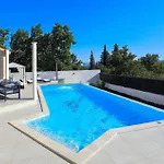 Stunning Home In Starigrad Paklenica With Wifi