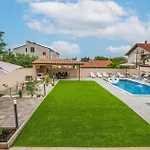Stunning Apartment In Medulin With Kitchen