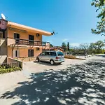 2 Bedroom Gorgeous Apartment In Bosana