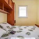 Gorgeous Apartment In Rtina With Wifi