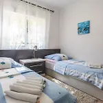 Cozy Home In Komarna With Jacuzzi